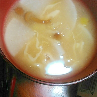 ナメコ大根キャベツの味噌汁